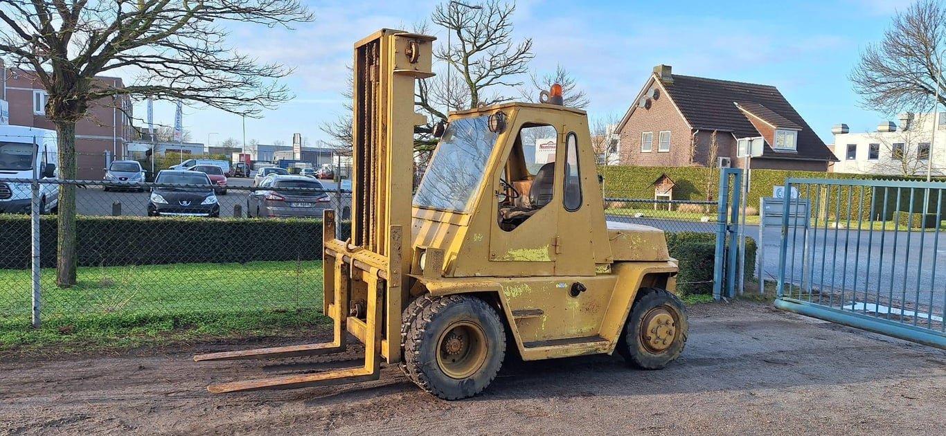 Forklift Caterpillar Diesel 7000kg 1 Forklift