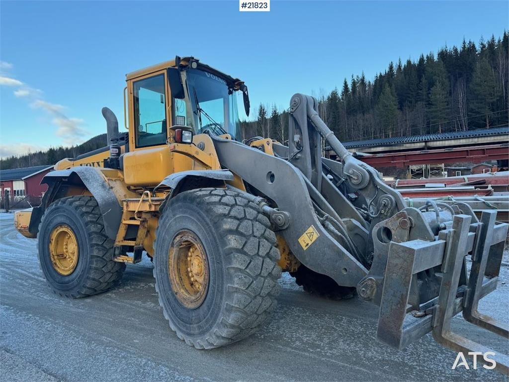 Volvo L110E Wheel Loader with Bucket WATCH VIDEO 2006 21823 L110E Wheel Loader with Bucket WATCH VIDEO 2006 1 Wheel Loaders