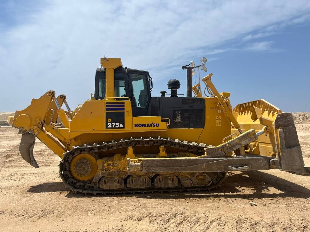 Komatsu D275A-5R (Saudi Arabia) 2023 ETR-1157 D275A-5R (Saudi Arabia) 2023 1 Dozers