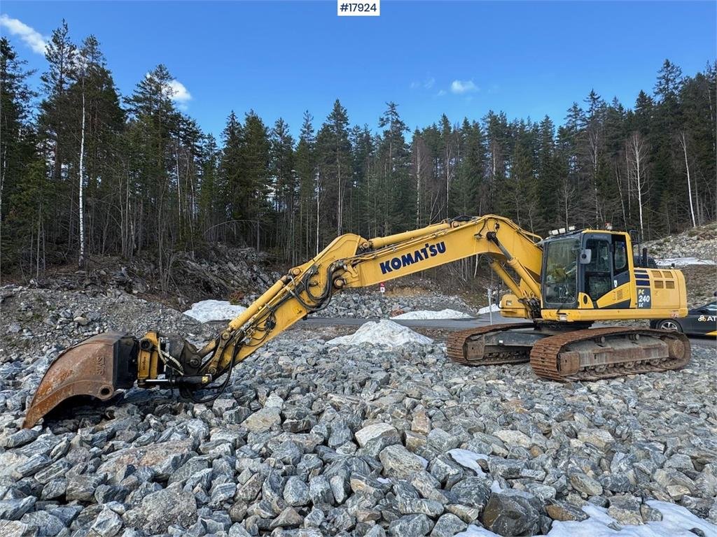 Komatsu PC240LC-10 crawler excavator w/ sanding bucket and 2014 17924 PC240LC-10 crawler excavator w/ sanding bucket and 2...