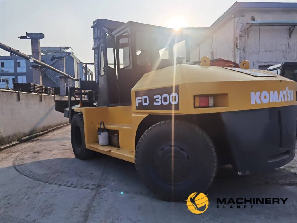 KOMATSU FD300 Forklift 30 Tons Hot sale FD300 2019 1 Forklift