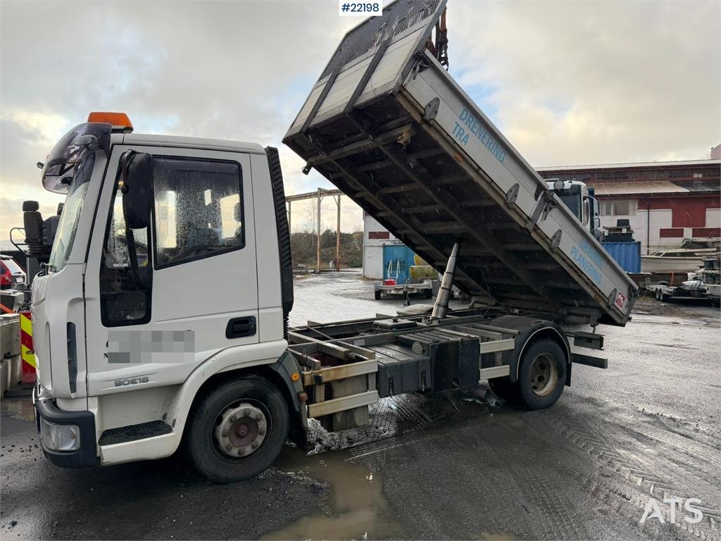 Iveco 90E18 4x2 tipping truck with 3-way tipping 2004 22198 90E18 4x2 tipping truck with 3-way tipping 2004 1 Tipper trucks
