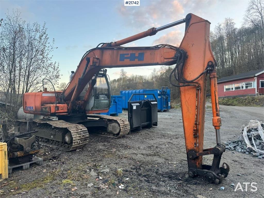 Hitachi EX165 Tracked Excavator with 2 Buckets 1998 21742 EX165 Tracked Excavator with 2 Buckets 1998 1 Crawler Excavators
