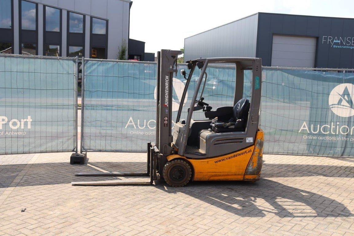 Forklift Jungheinrich EFG215 Electric 1500kg 4.5m 2016 2016 EFG215 2016 1 Forklift