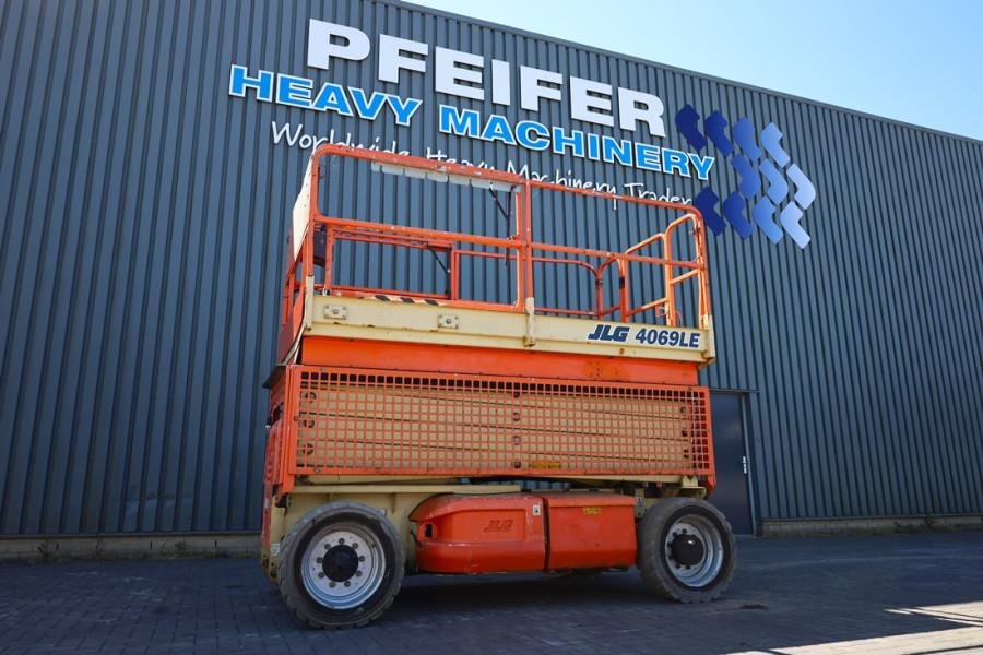 JLG 4069LE Electric, 14.2m Working Height, 360kg Capac 2008 JLG - 4069LE - 90287 4069LE Electric, 14.2m Working Height, 36...
