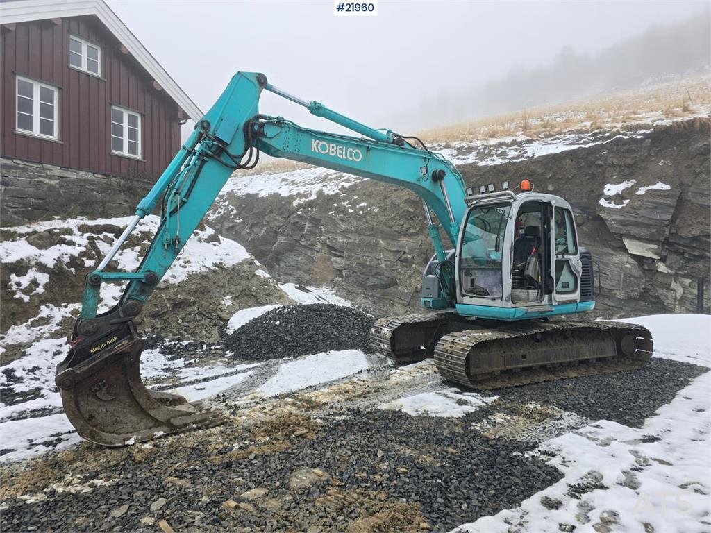Kobelco SK135 SR LC tracked excavator with digging bucket 2002 21960 SK135 SR LC tracked excavator with digging bucket 200...
