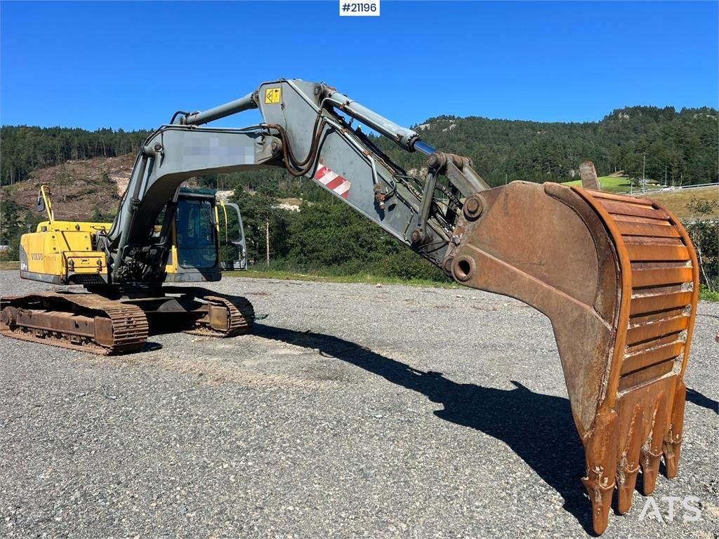 Volvo EC240 nlc Excavator w/ bucket WATCH VIDEO 2005 21196 EC240 nlc Excavator w/ bucket WATCH VIDEO 2005 1 Crawler Excava...