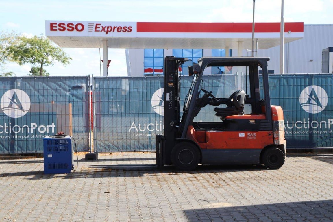 Forklift Toyota 7FBMF30 Electric 3000kg 4.7m 2008 2008 7FBMF30 2008 1 Forklift