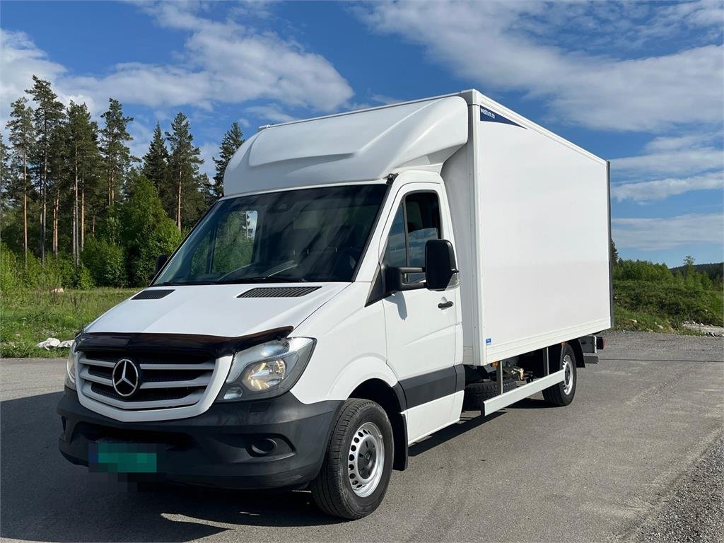 Mercedes-Benz Sprinter 316CDI Box truck w/ Lift. 115,000 km. 2015 19464 Sprinter 316CDI Box w/ Lift. 115,000 km. 2015 1