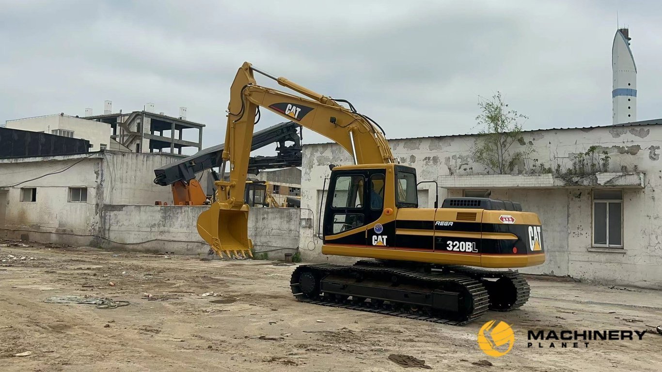 Caterpillar 320BL Used Crawler Excavator LOW PRICE 320BL 2019 1 Crawler Excavators image 2