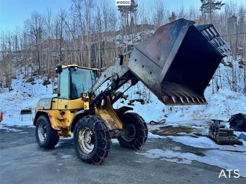 Volvo L45B wheel loader w/ Bucket and Pallet Forks. 2003 19809 L45B wheel loader w/ Bucket and Pallet Forks. 2003 1 Wheel ...