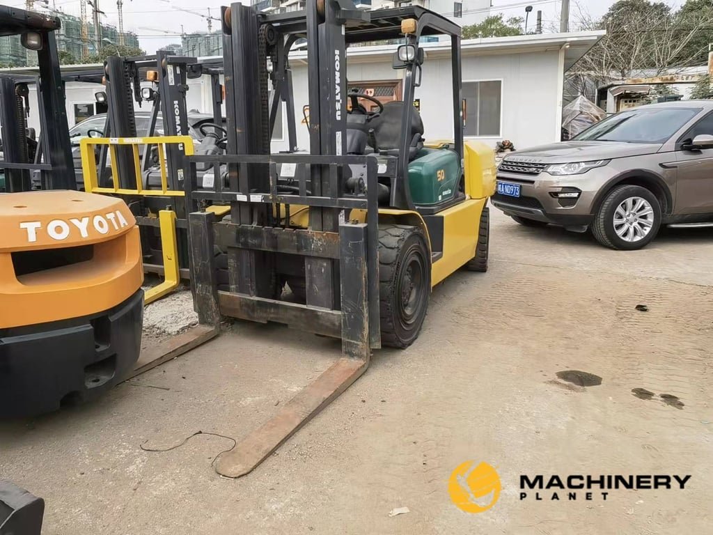 KOMATSU FD50 Forklift 5 Tons Good Quality Hot sale FD50 2020 1 Forklift image 3