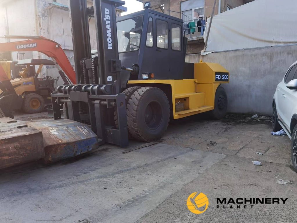 KOMATSU FD300 Forklift 30 Tons Hot sale FD300 2019 1 Forklift image 4