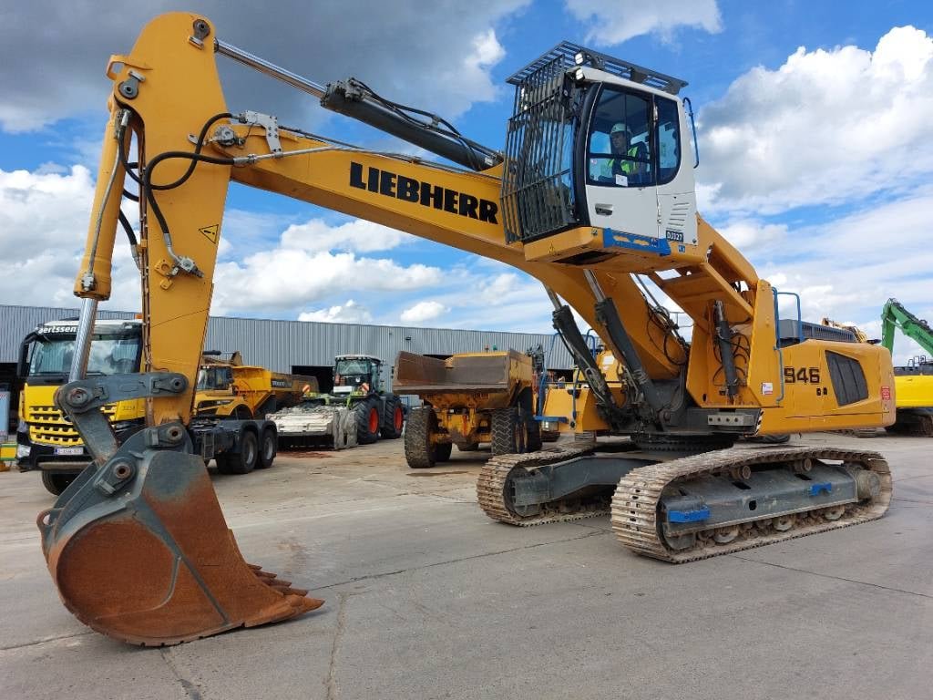 Liebherr R 946LC (Lifting Cab) 2018 ATR-2097 R 946LC (Lifting Cab) 2018 1 Crawler Excavators
