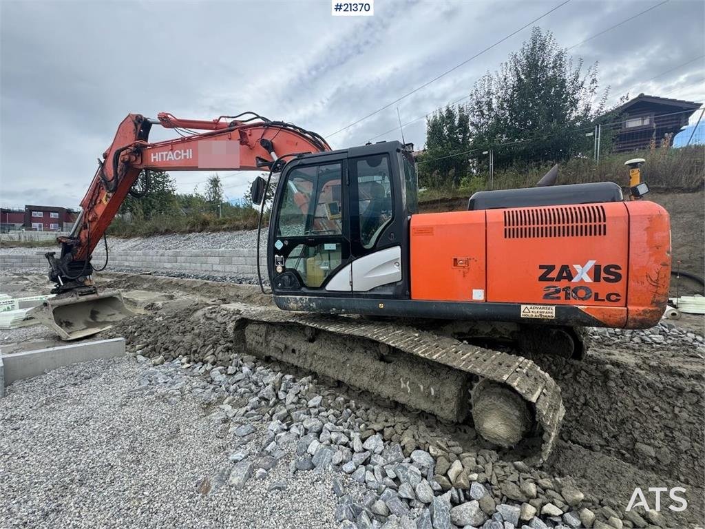 Hitachi ZX210LC-5B Tracked excavator w/ tilt, bucket and G 2013 21370 ZX210LC-5B Tracked excavator w/ tilt, bucket and G 2...