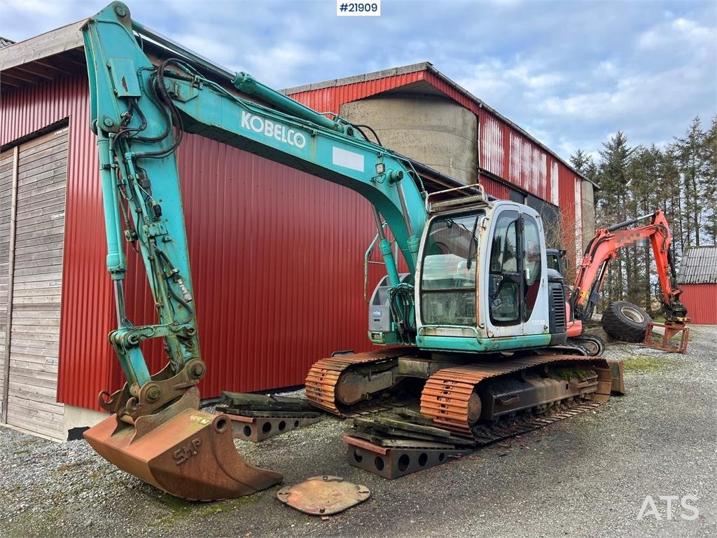Kobelco sk135SRLC w/ sanding bucket and digging bucket 1999 21909 sk135SRLC w/ sanding bucket and digging bucket 1999 1 Cr...
