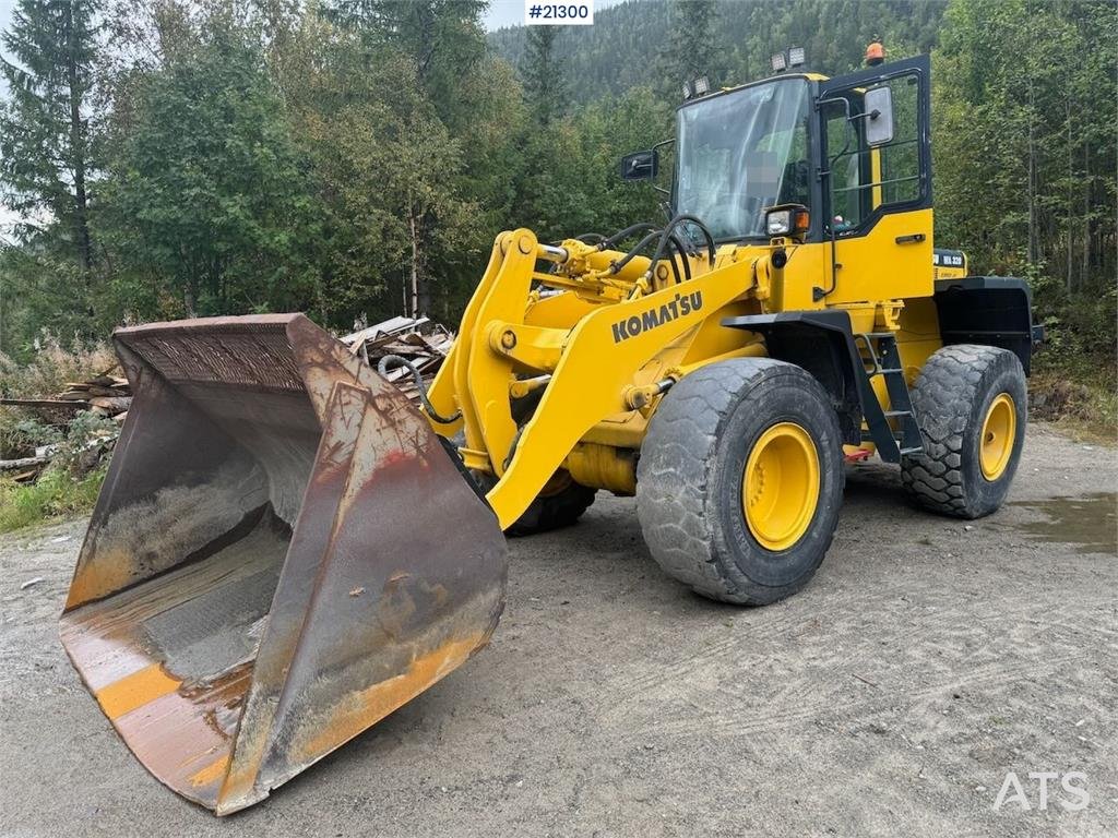 Komatsu WA320-3H wheel loader w/ bucket WATCH VIDEO 1998 21300 WA320-3H wheel loader w/ bucket WATCH VIDEO 1998 1 Wheel Lo...
