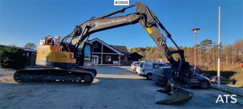 Volvo ECR235 EL excavator w/ digging bucket, sanding buc 2025 21868 ECR235 EL excavator w/ digging bucket, sanding buc 202...