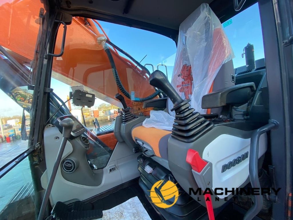 2016 DOOSAN CRAWLER EXCAVATOR DX 300LC-5 DX 300LC-5 2016 1 Crawler Excavators image 3