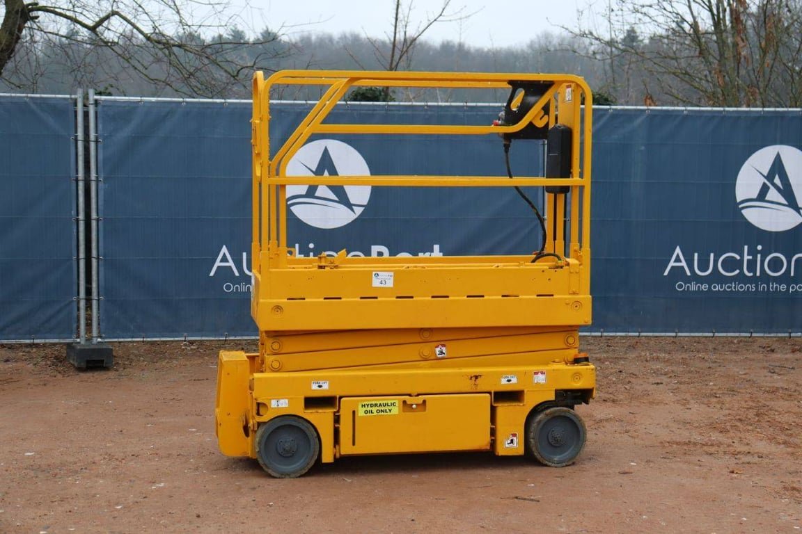Scissor lift Haulotte OPTILUM 8 Electric 8m 2014 2014 OPTILUM 8 2014 1 Scissor Lifts