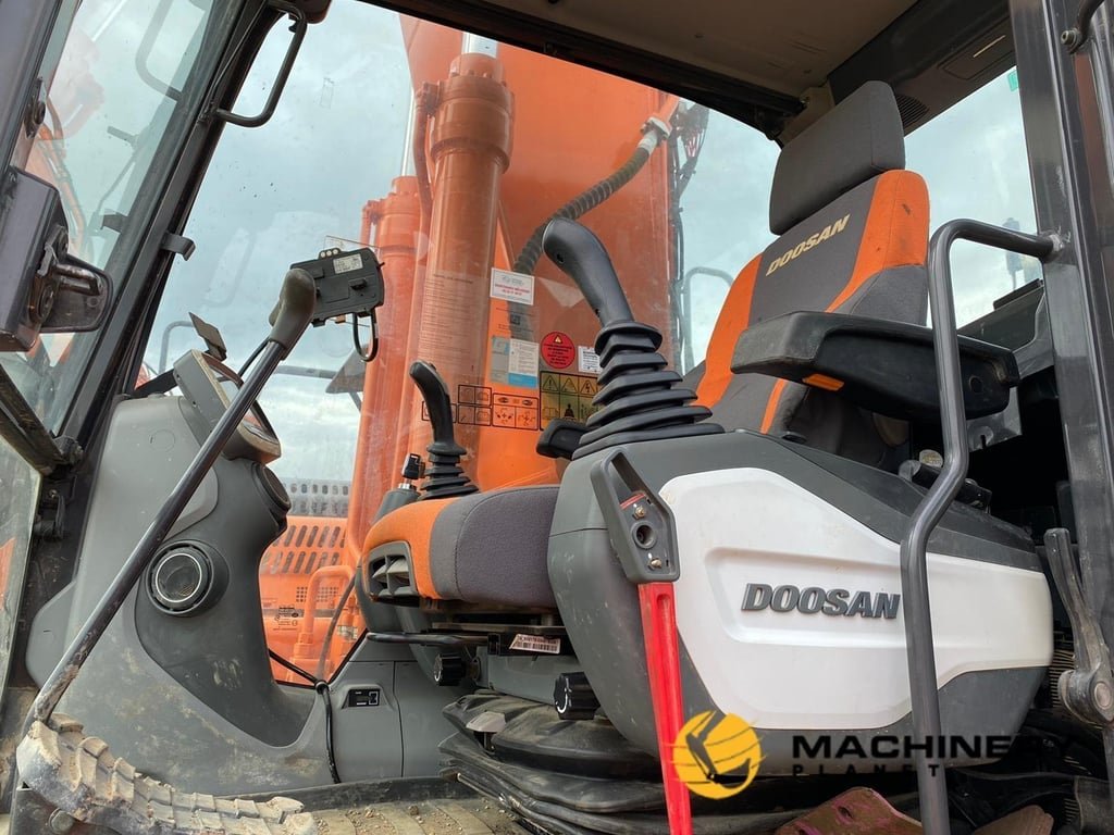 2017 DOOSAN CRAWLER EXCAVATOR DX225 DX225 2017 1 Crawler Excavators image 4