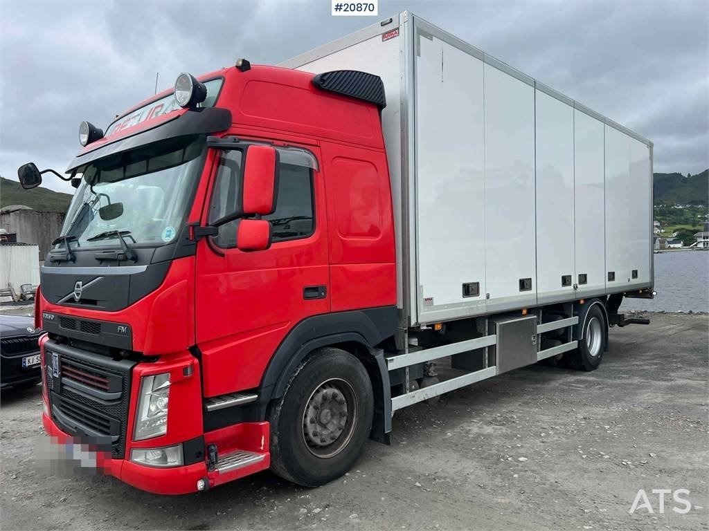 Volvo Fm 330 4x2 Cabinet van w/ full side opening 2015 20870 Fm 330 4x2 Cabinet van w/ full side opening 2015 1