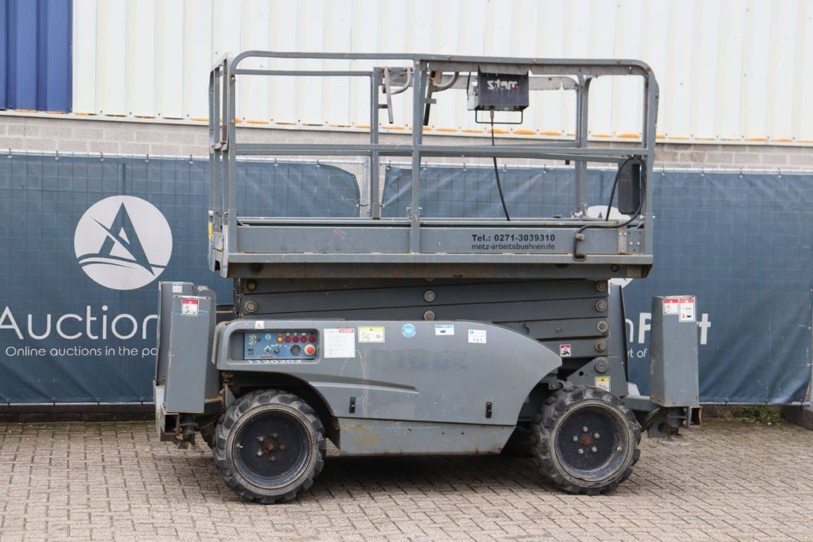 Scissor lift Haulotte Compact 12DX Petrol 8.0m 2017 2017 Compact 12DX 2017 1 Scissor Lifts