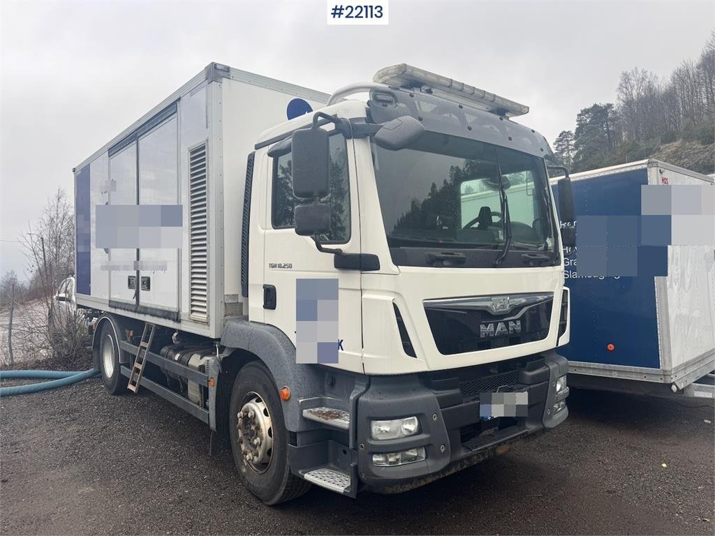 MAN TGM 18.250 Box Truck / Jetting Truck – 110,000 km 2016 22113 MAN TGM 18.250 Box Truck / Jetting Truck – 110,000 km 2016 1