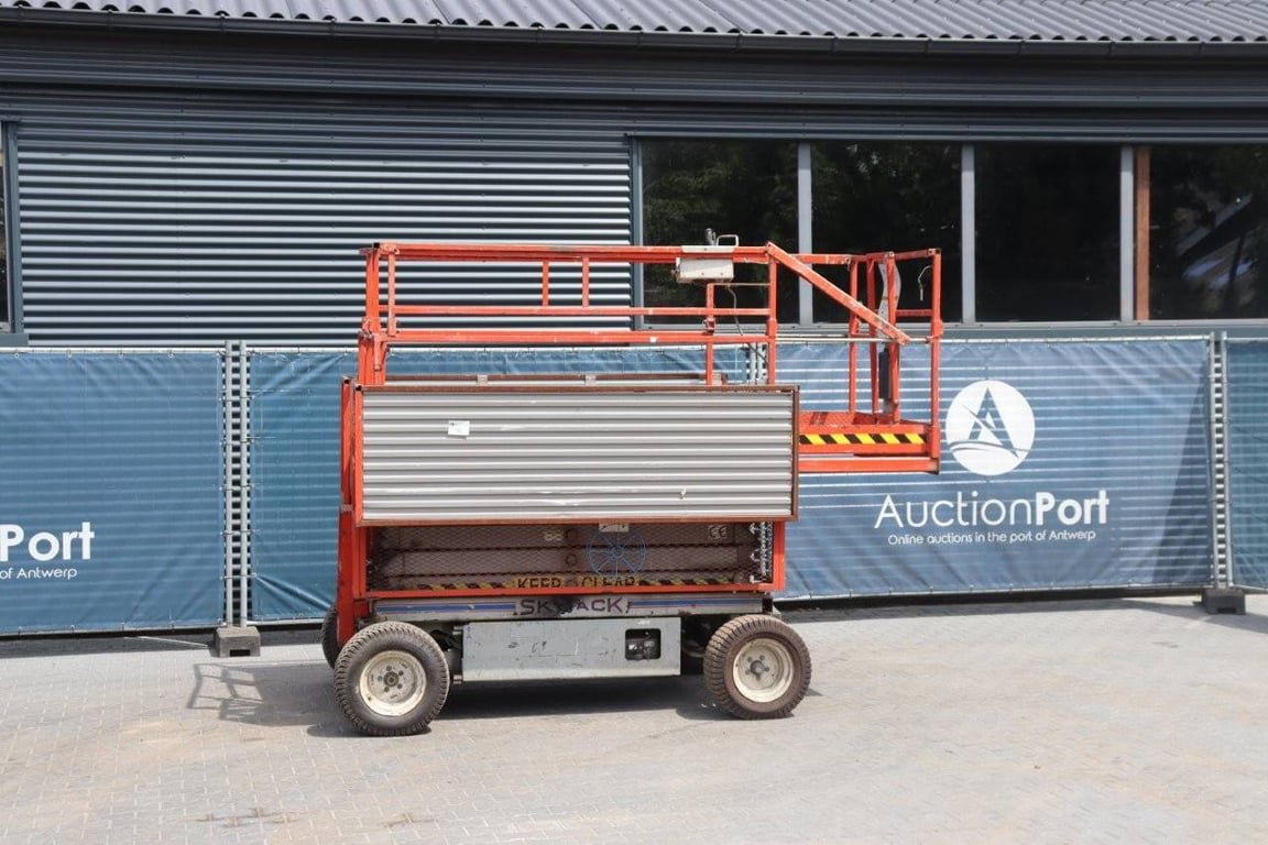 Scissor Lift Skyjack SJ III - 6832 Electric 1998 1998 SJ III - 6832 1998 1 Scissor Lifts