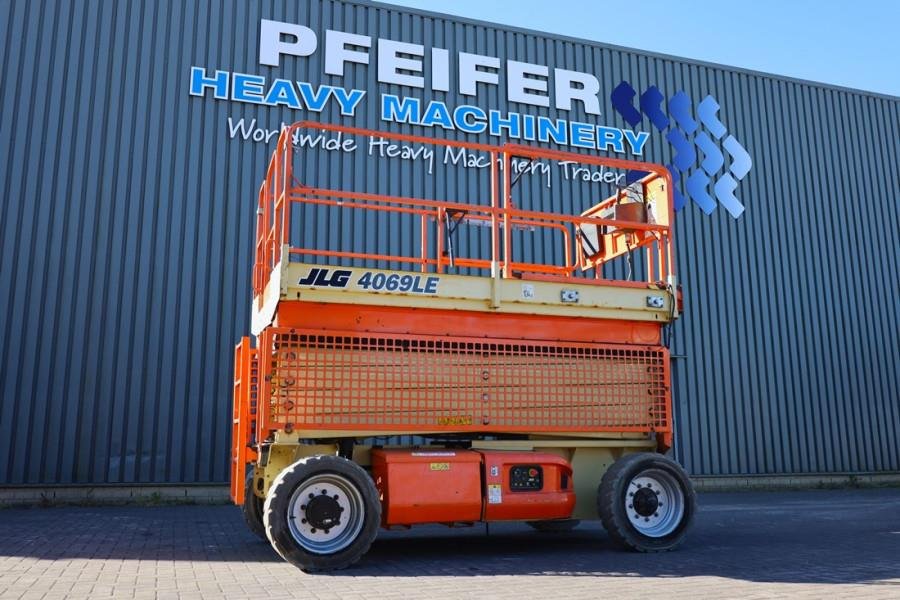 JLG M4069LE Hybrid, 14.2m Working Height, 360kg Capaci 2012 JLG - M4069LE - 90289 M4069LE Hybrid, 14.2m Working Height, 36...
