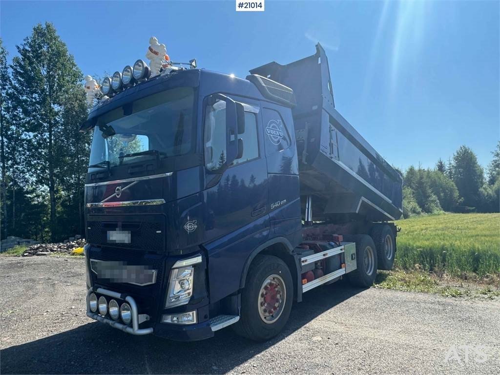 Volvo FH 540 6x4 tipper truck. Recently painted. 2017 21014 FH 540 6x4 tipper truck. Recently painted. 2017 1 Tipper trucks