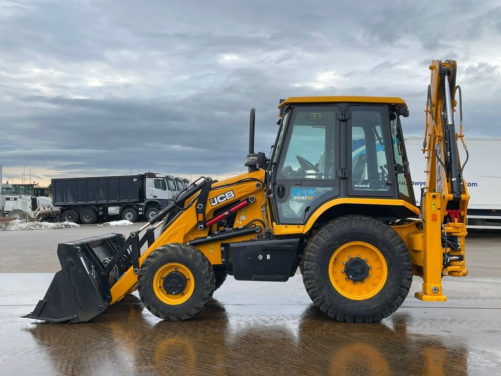 JCB 3DX 4x4 Telescopic boom, 6-1 bucket, AC Cabin Hammerlines 2025 00033735 3DX 4x4 Telescopic boom, 6-1 bucket, AC Cabin ...