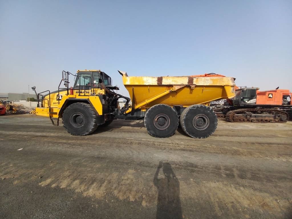 Komatsu HM400-3R (4 pcs available in Abu Dhabi) 2017 ETR-1210 HM400-3R (4 pcs available in Abu Dhabi) 2017 1