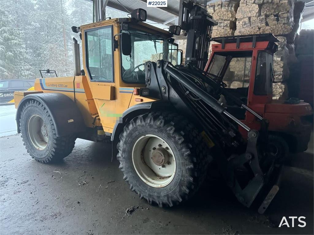 Lundberg 6200LSE wheel loader with snow blower, bucket and 2005 22025 LUNDBERG 6200LSE wheel loader with snow blower, buck...