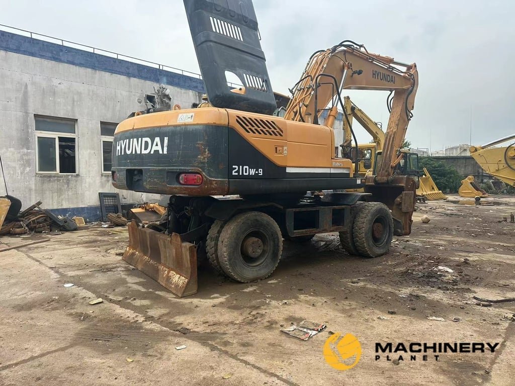 Hyundai Used Wheel Excavator R210 Low Price Hyundai R210W-9 2019 1 Wheeled Excavators image 2