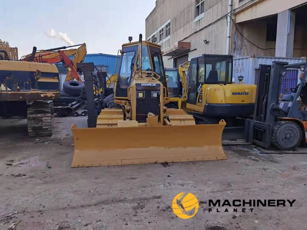 D4G Caterpillar Used Bulldozer good price D4G 2017 1 Dozers image 4