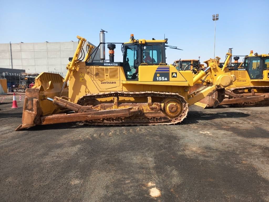 Komatsu D155A-6R (4 pcs available in Abu Dhabi) 2023 ETR-1183 D155A-6R (4 pcs available in Abu Dhabi) 2023 1 Dozers