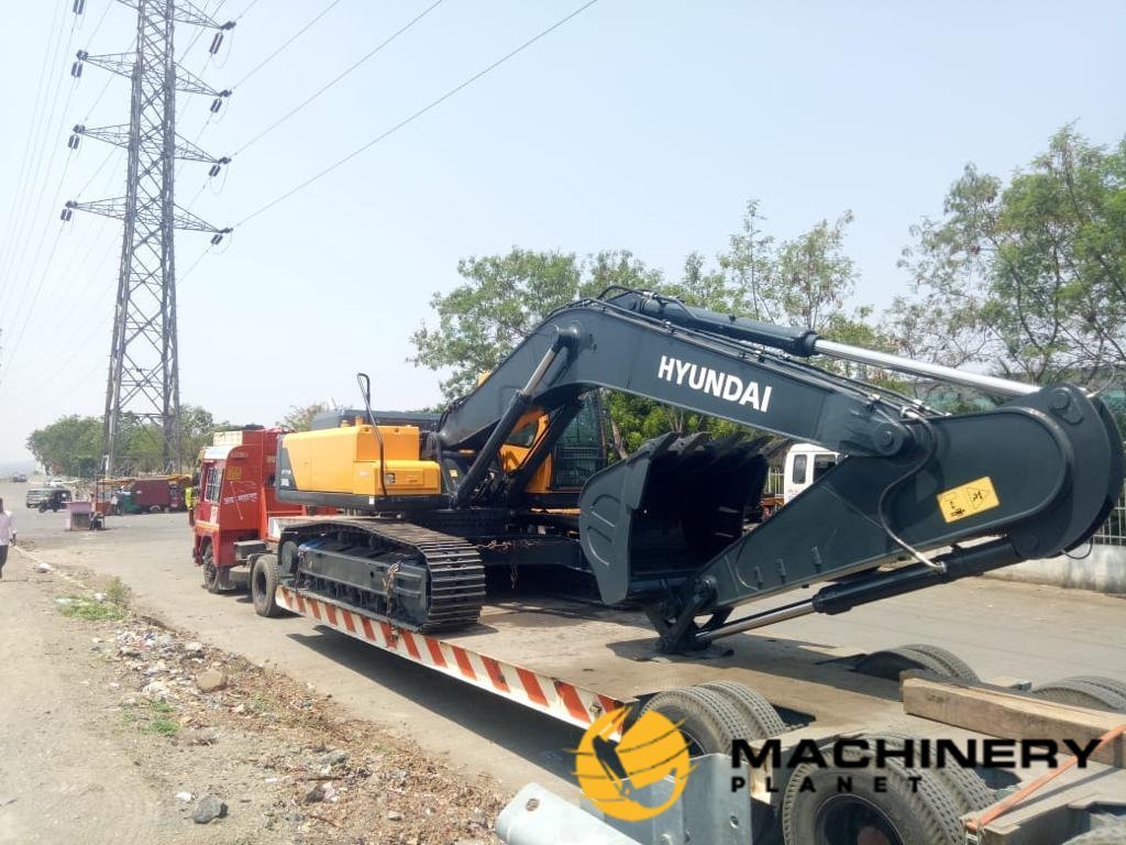 Hyundai R340L Crawler Excavator - 2024 - New/Unused R340L 2024 2 Crawler Excavators image 3