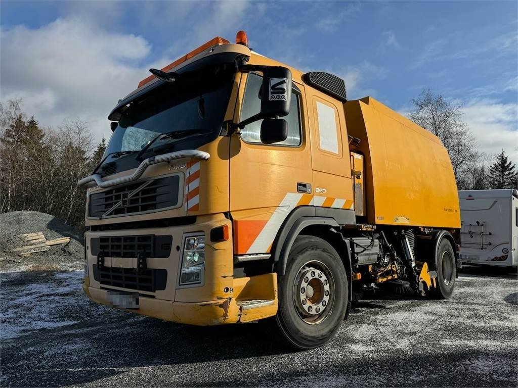 Volvo FM9 4x2 sweeper truck w/ Beam sweeper S7000 superc 2003 19967 FM9 4x2 sweeper truck w/ Beam sweeper S7000 superc 2003 1