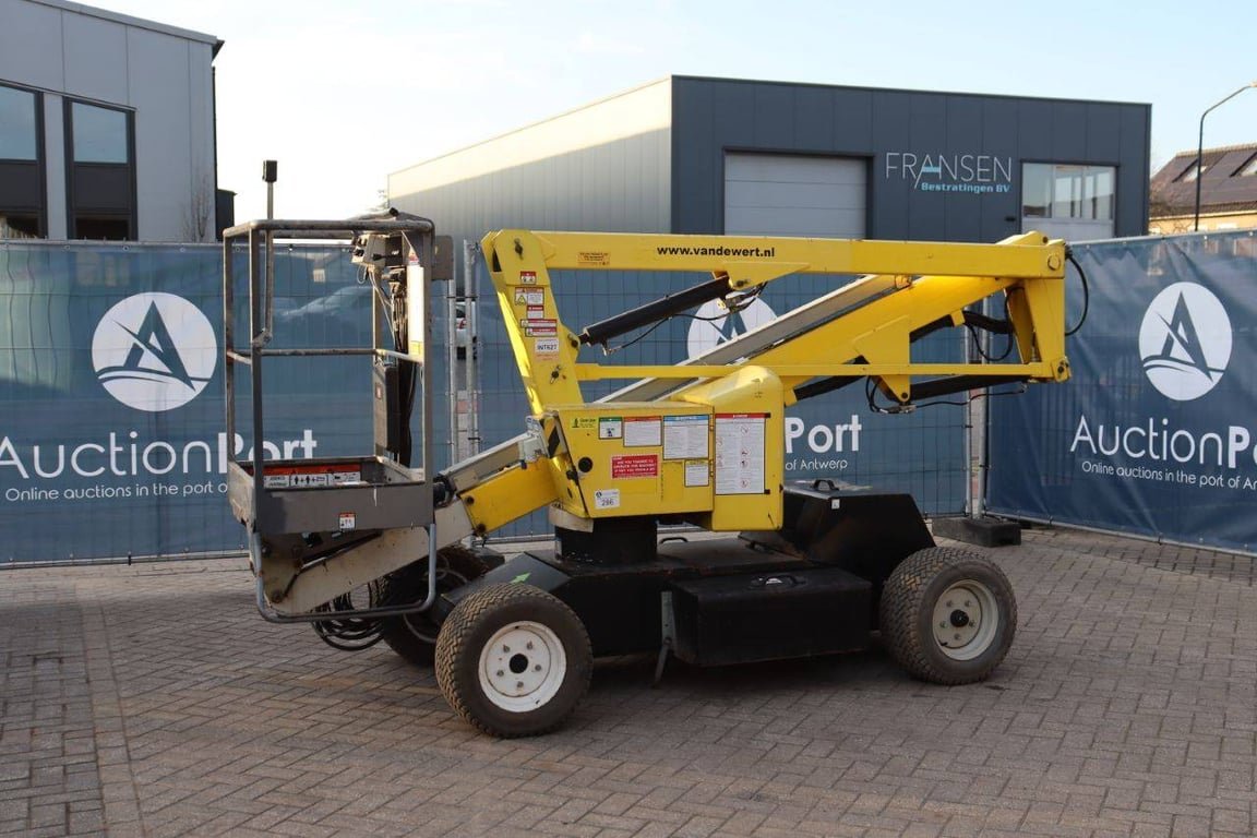 Articulating boom lift Niftylift HR12NDE Diesel 12m 2014 2014 Niftylift HR12NDE 2014 1