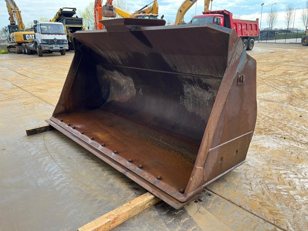 Doosan Bucket DL450 4600 l 2014 00032138 Bucket DL450 4600 l 2014 1