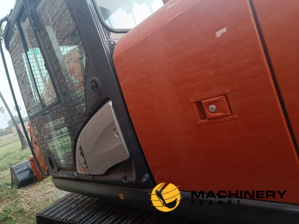 TATA Hitachi ZX220LC Unused 2024 ZX220 2024 2 Crawler Excavators image 3