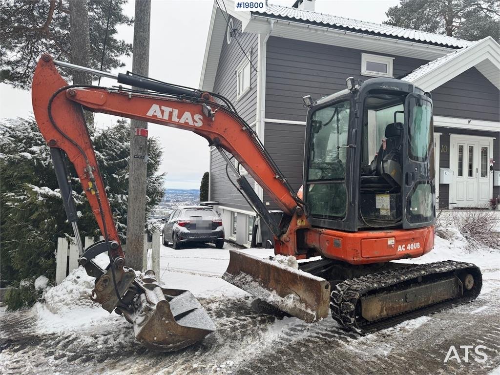 Atlas AC40U Mini Excavator w/ 2 buckets and Spike Hammer 2019 19800 AC40U Mini Excavator w/ 2 buckets and Spike Hammer 201...