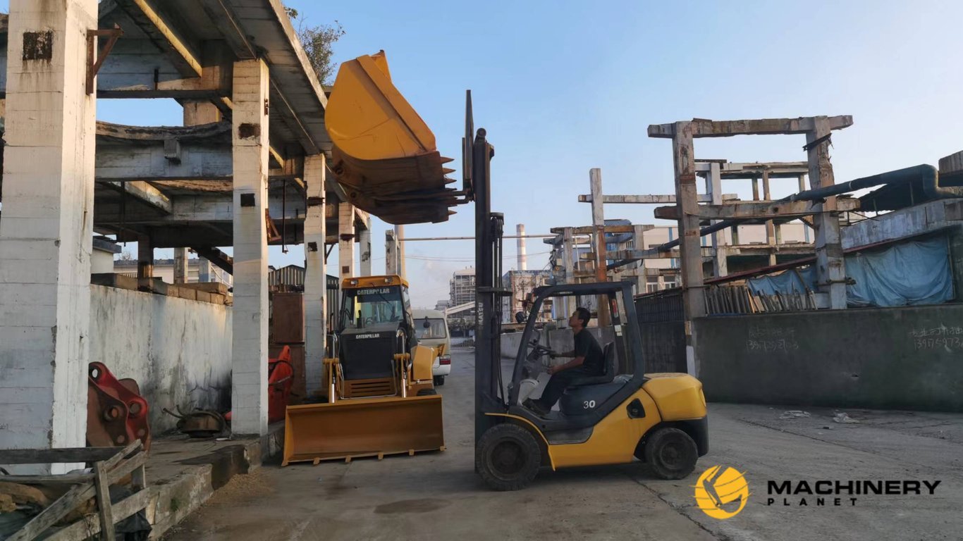KOMATSU FD30 Forklift 3 Tons Hot sale FD30 2019 1 Forklift image 3