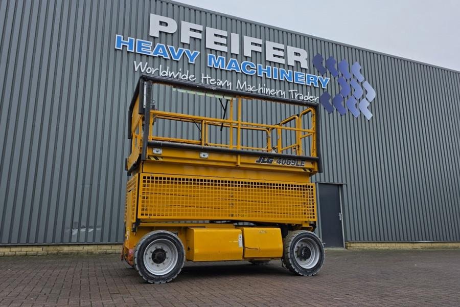 JLG 4069LE Electric, 14.2m Working Height, 360kg Capac 2015 JLG - 4069LE - 90381 4069LE Electric, 14.2m Working Height, 36...