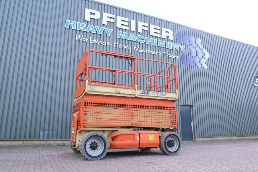 JLG M4069 Hybrid, 14.2m Working Height, 360kg Capacity 2008 JLG - M4069 - 90063 M4069 Hybrid, 14.2m Working Height, 360kg ...