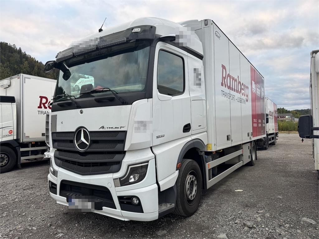 Mercedes-Benz Actros 1833 4x2 Box truck w/ Full side opening. 2024 21546 Actros 1833 4x2 Box w/ Full side opening. 2024 1