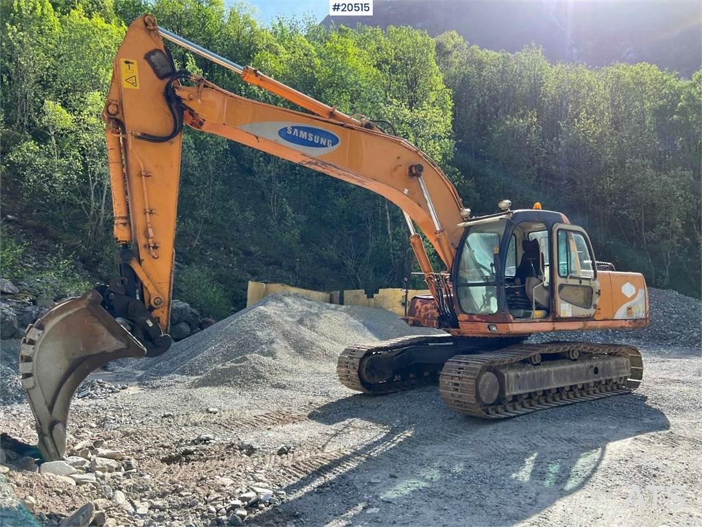 Samsung se210 LC3 Excavator w/ toothed bucket. WATCH THE V 1999 20515 se210 LC3 Excavator w/ toothed bucket. WATCH THE V 1...