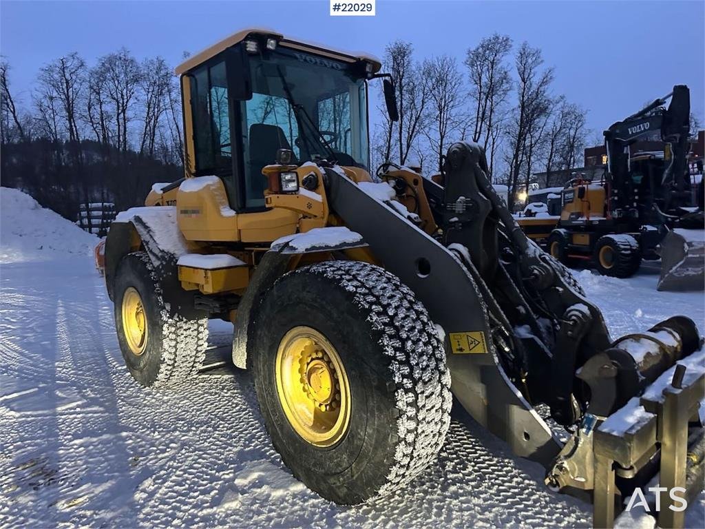 Volvo L70F wheel loader with/ winter and summer tires an 2007 22029 L70F wheel loader with/ winter and summer tires an 200...