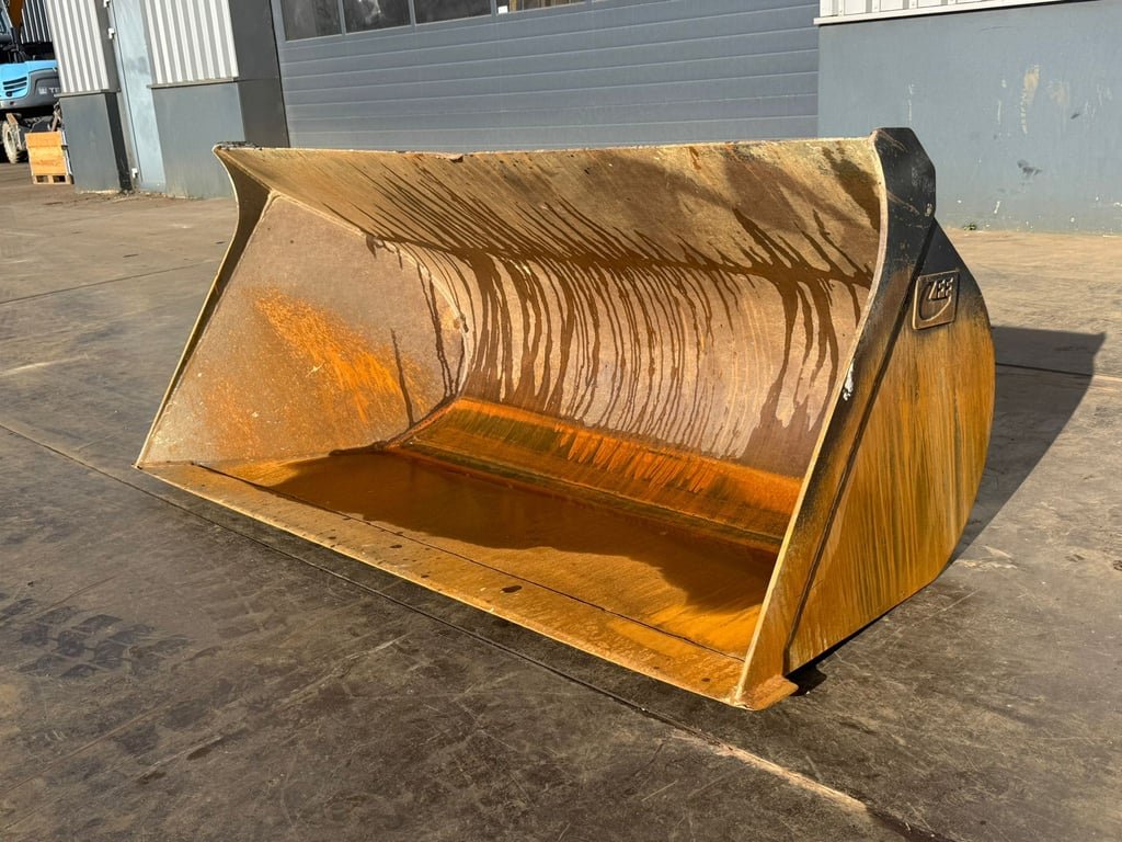 ZFE Side-Tilting bucket for CAT 908 SW 2023 70001912 ZFE Side-Tilting bucket for CAT 908 SW 2023 1